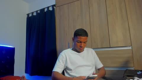 isaac_master77 online show from November 11, 2025, 2:55 am