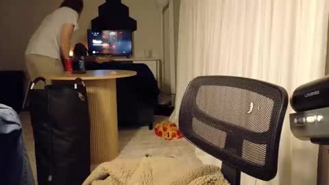 isaac online show from April 20, 2026, 9:56 am