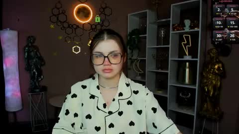 isabel online show from April 15, 2026, 7:21 pm