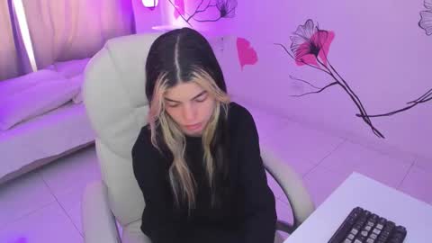 Snapshot of isabela_fiorelli chatting on November 24, 2025, 1:33 pm isabela_fiorelli online show from November 24, 2025, 1:33 pm