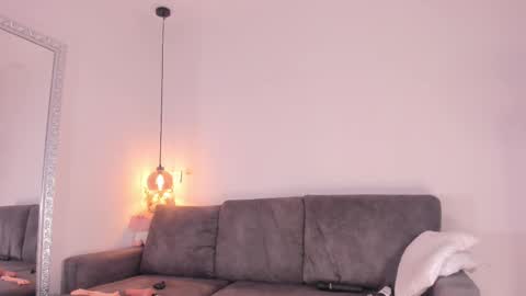 Isabela online show from October 6, 2025, 12:02 pm