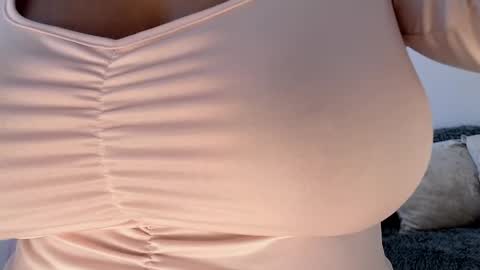 Snapshot of isabelateran chatting on May 6, 2026, 6:02 pm isabelateran online show from May 6, 2026, 6:02 pm