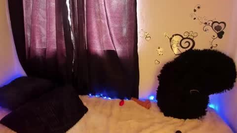 isabella online show from January 27, 2025, 6:52 pm