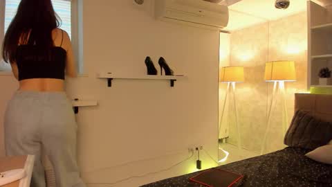 IsabelKiss online show from November 30, 2025, 7:45 am