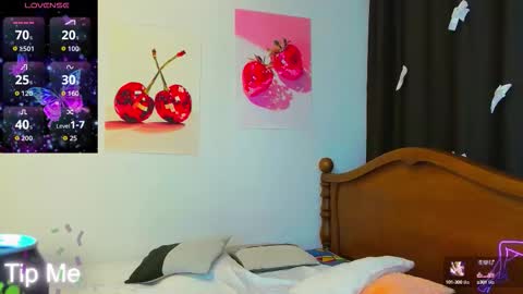 Snapshot of isabella666333 chatting on October 15, 2025, 7:14 pm Ella online show from October 15, 2025, 7:14 pm
