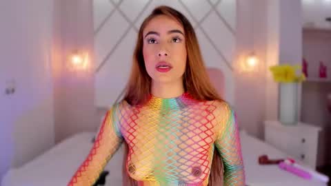 Isa  online show from November 27, 2025, 3:36 pm