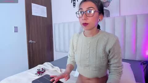 isabella_crofts online show from November 10, 2025, 3:16 am