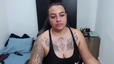 Snapshot of isabella_hots chatting on January 22, 2025, 11:01 am estefania online show from January 22, 2025, 11:01 am