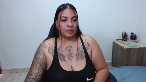 Snapshot of isabella_hots chatting on February 21, 2025, 8:27 pm estefania online show from February 21, 2025, 8:27 pm