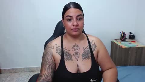 Snapshot of isabella_hots chatting on February 22, 2025, 9:34 am estefania online show from February 22, 2025, 9:34 am