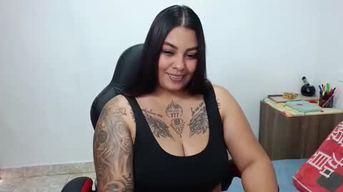 Snapshot of isabella_hots chatting on March 7, 2025, 3:39 pm estefania online show from March 7, 2025, 3:39 pm