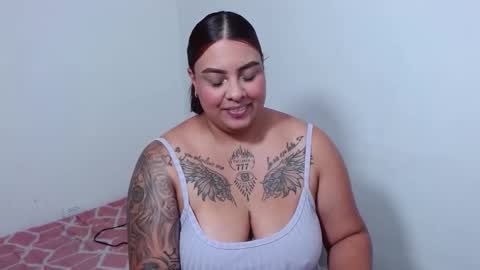 Snapshot of isabella_hots chatting on October 27, 2025, 8:24 pm estefania online show from October 27, 2025, 8:24 pm