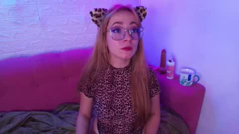 Isabella online show from November 25, 2025, 1:16 am