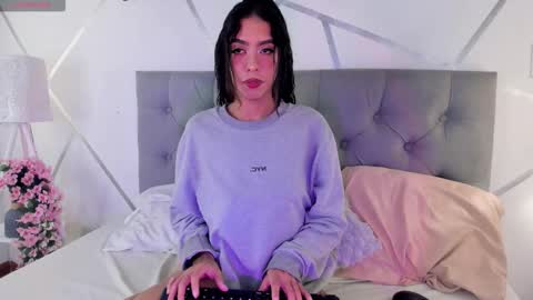 Snapshot of isabella_rogue chatting on November 28, 2025, 1:25 pm Isa ebony 19 colombiana girl latina online show from November 28, 2025, 1:25 pm