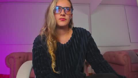 Isabella Rros online show from December 18, 2024, 9:58 am