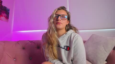 Isabella Rros online show from December 29, 2024, 12:55 pm