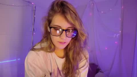 Isabella Rros online show from December 18, 2025, 2:17 am