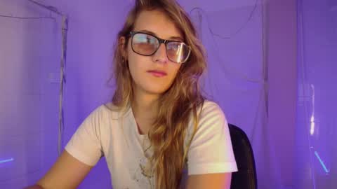 Isabella Rros online show from December 23, 2025, 12:08 am