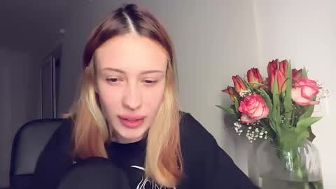 Isabella online show from February 27, 2026, 8:42 pm