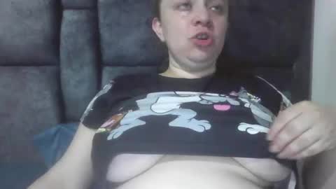 isabellaa_hills_ online show from May 6, 2026, 4:23 pm