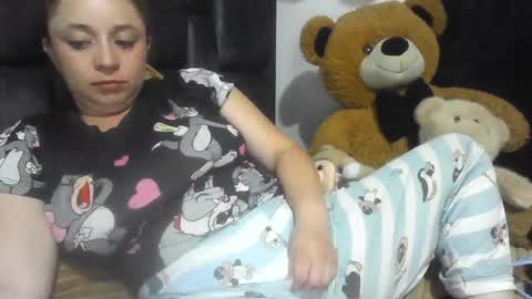 isabellaa_hills_ online show from July 5, 2026, 2:40 am