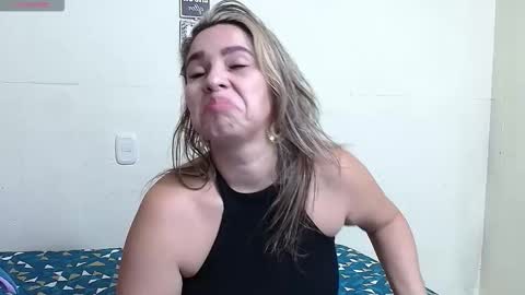 isabellaa_smith03 online show from February 18, 2026, 11:44 pm