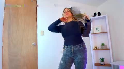 Isabella  online show from April 8, 2026, 1:55 pm