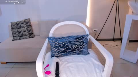 Isa Hill  online show from December 22, 2024, 5:53 pm