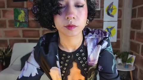 Isabela Paz online show from May 12, 2026, 1:19 pm