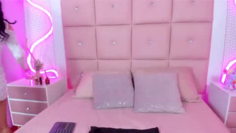 Isabel  online show from May 15, 2026, 12:01 pm