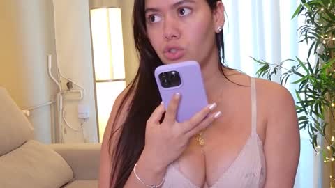 isabellauribe online show from March 27, 2026, 4:18 pm