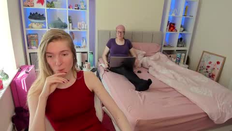 isabella online show from April 6, 2026, 3:46 pm