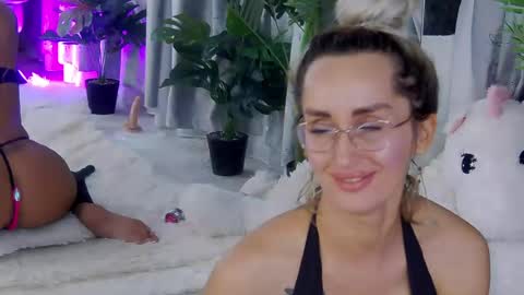 Snapshot of isabelleethan chatting on July 4, 2026, 9:43 pm IsabelleEthan online show from July 4, 2026, 9:43 pm