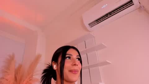 Isa online show from April 21, 2026, 1:42 am