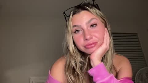 isabellekinsley online show from December 10, 2024, 3:52 am