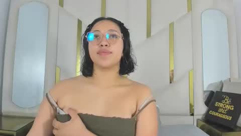 isabellrodriguez18 online show from November 17, 2025, 4:07 am