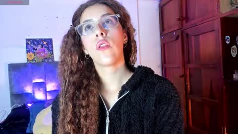 Isabela  online show from November 7, 2025, 3:17 am