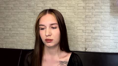 Snapshot of isarayner chatting on June 7, 2026, 3:16 pm Vita online show from June 7, 2026, 3:16 pm