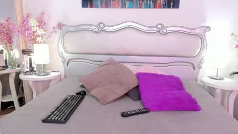 Isa Saenz online show from December 15, 2025, 8:46 pm