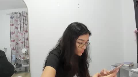 Isa Suarez online show from March 4, 2026, 8:59 pm