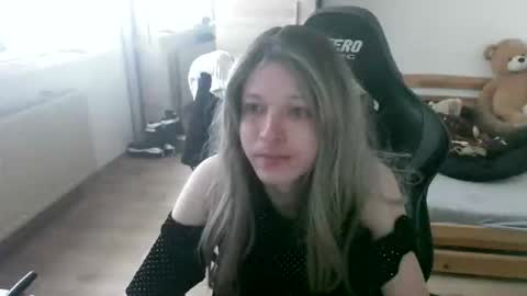 Snapshot of isilmarith chatting on March 15, 2026, 12:00 pm isilmarith online show from March 15, 2026, 12:00 pm