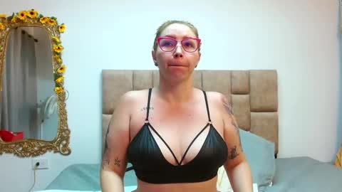 isisduzan online show from February 12, 2025, 9:31 am