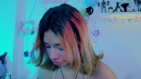 Isisjones18 online show from December 22, 2025, 7:33 pm