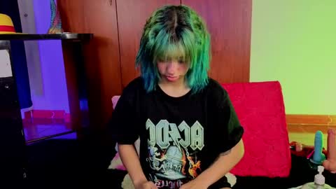 Isisjones18 online show from April 3, 2026, 1:47 am