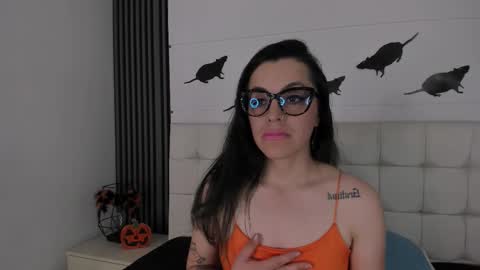 Isis Noir online show from October 18, 2025, 7:36 pm