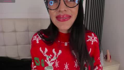 Isis Noir online show from December 4, 2025, 6:27 pm