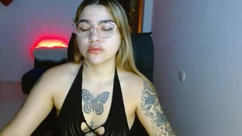 Snapshot of isla_bonitaa chatting on October 13, 2025, 10:04 am isa online show from October 13, 2025, 10:04 am