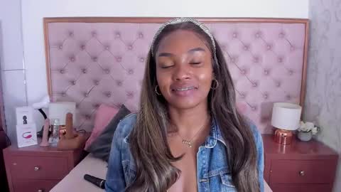 Snapshot of isla_scott chatting on November 2, 2025, 11:23 am Vanessa online show from November 2, 2025, 11:23 am