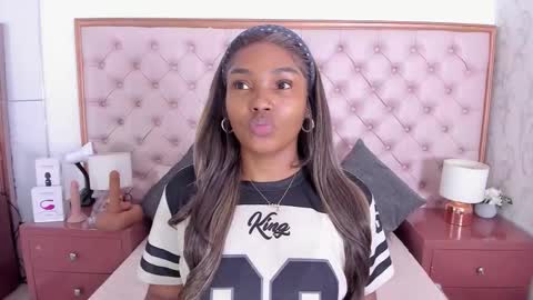 Snapshot of isla_scott chatting on November 4, 2025, 11:20 am Vanessa online show from November 4, 2025, 11:20 am