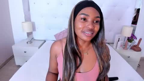 Snapshot of isla_scott chatting on November 12, 2025, 11:21 am Vanessa online show from November 12, 2025, 11:21 am